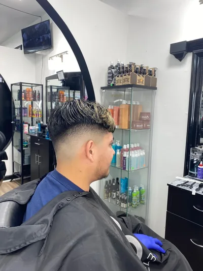 Fade alto con textura, de perfil